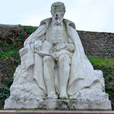 Statue Joachim du Bellay - Liré (Maine-et-Loire), prise le 2 novembre 2011