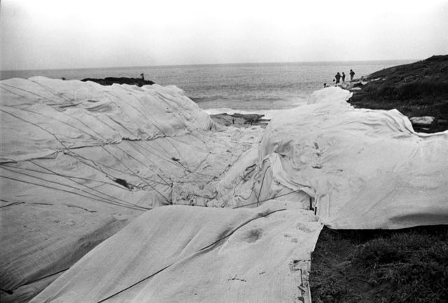 Toute une partie de la côte de Little Bay a été enveloppée