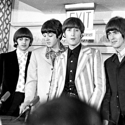 Les Beatles lors d'une conférence de presse le 23 août 1966.