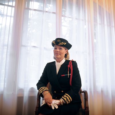 Martine Monteil, nouvelle secrétaire générale de la zone de défense de Paris, pose, le 25 septembre 2008, dans son bureau de la Préfecture de police de Paris.