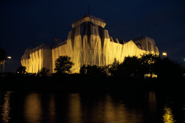Le Reichstag fait plus de 70m de haut