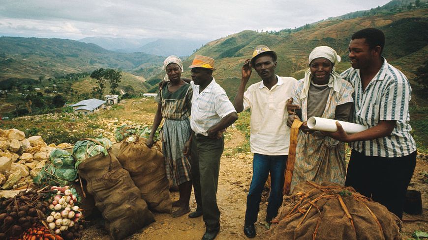 Vendeurs de légumes dans les montagnes près de Port-au-Prince, janvier 1966