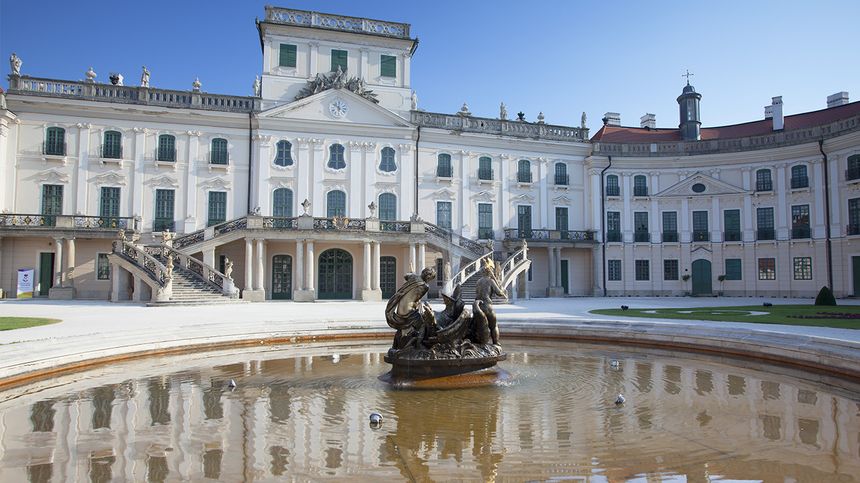 Palais d'Esterházy, aujourd'hui situé à Fertőd en Hongrie, à la frontière autrichienne.