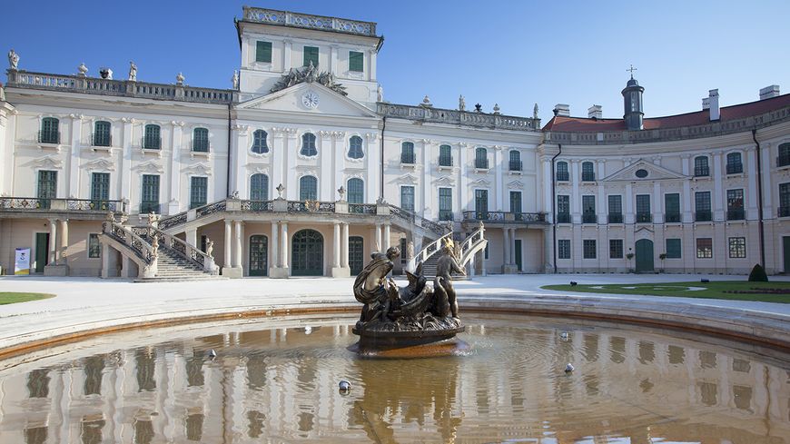Palais d'Esterházy, aujourd'hui situé à Fertőd en Hongrie, à la frontière autrichienne.