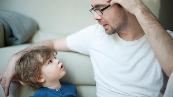 Comment aborder certains sujets avec les enfants ? ©Getty - PhotoAlto/Sandro Di Carlo Darsa