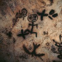 Figures anthropomorphes peintes par les Tainos, dans le parc national Los Haitises en République dominicaine