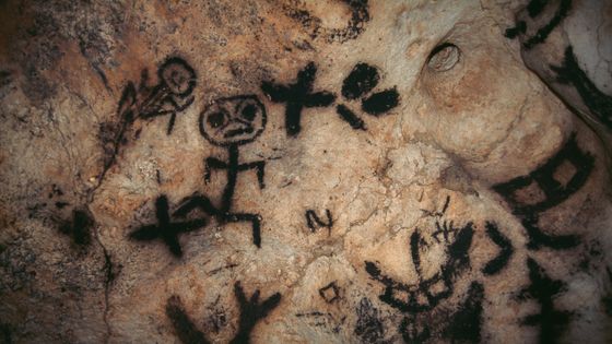 Figures anthropomorphes peintes par les Tainos, dans le parc national Los Haitises en République dominicaine ©Getty - DEA / V. GIANNELLA