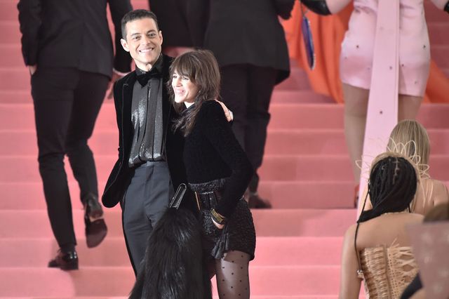 Les acteurs Charlotte Gainsbourg et Rami Malek sont arrivés ensemble au gala du Met 2019