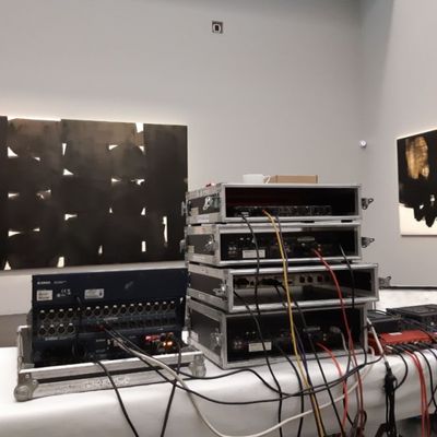 Installatin technique pour l'enregistrement "A l'improviste" au musée Soulages de Rodez