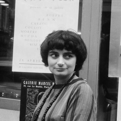 Agnès Varda présente son film "Cléo de 5 à 7" au Festival de Cannes, à Cannes (France) en mai 1962.