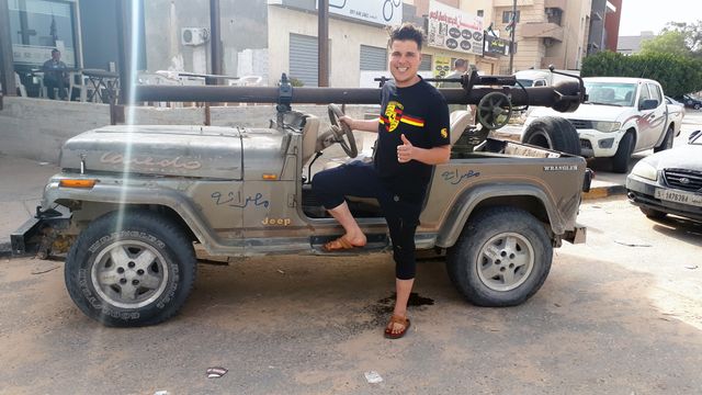 Un combattant anti-Haftar à proximité de la ligne de front, dans les quartiers sud de Tripoli (Libye). 4 mai 2019.