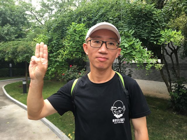Hu Jia, opposant chinois, né en 1973. En 1989, pour la première manifestation de sa vie, il avait 16 ans. Il est l’un des porte-drapeaux de la dissidence chinoise.