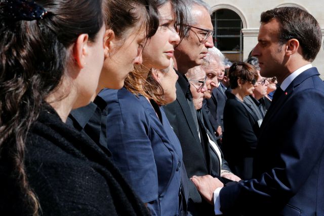Emmanuel Macron a salué les familles de deux soldats