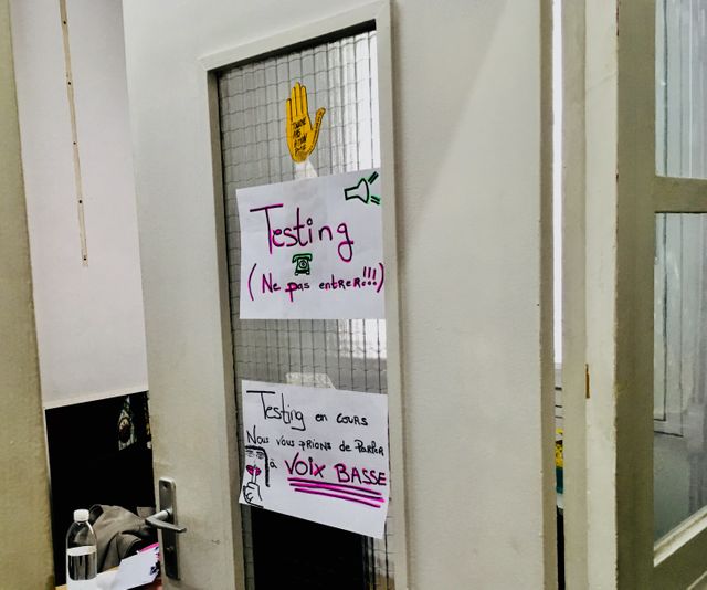 Dans les locaux de SOS Racisme, une cellule de testeurs s'active depuis plusieurs mois.