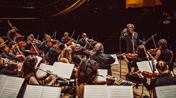 Les Dissonances et David Grimal jouent Prokofiev, Korngold et Stravinsky