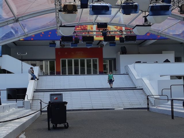 A Cannes, les marches du Palais des Festivals, sans tapis rouge