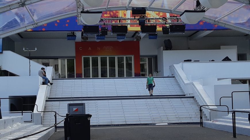 A Cannes, les marches du Palais des Festivals, sans tapis rouge