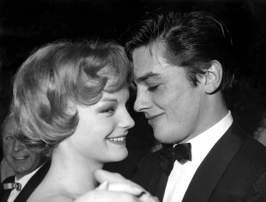 Alain Delon et Romy Schneider lors d'un bal en 1959
