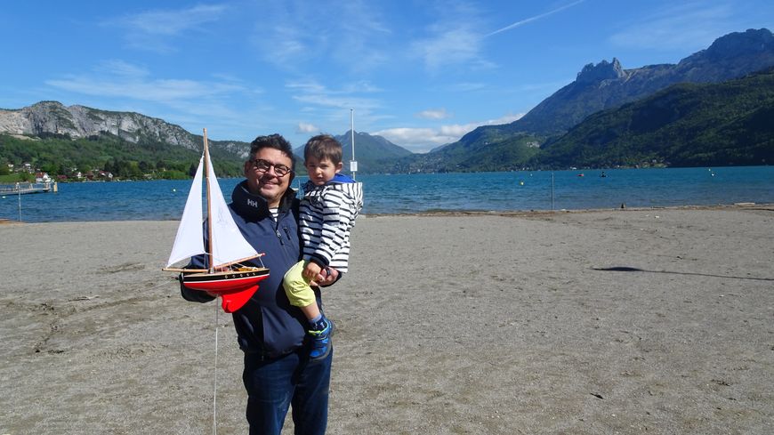 Marc et Antoine sur la plage de Doussard