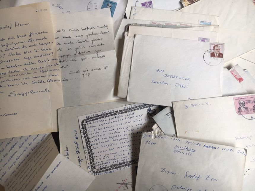 Les lettres d'admirateurs et d'admiratrices, reçues par Sedef Ecer
