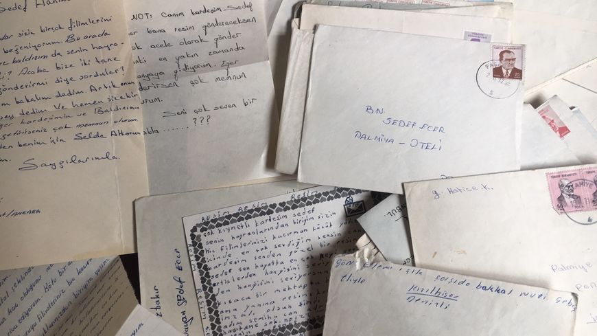 Les lettres d'admirateurs et d'admiratrices, reçues par Sedef Ecer