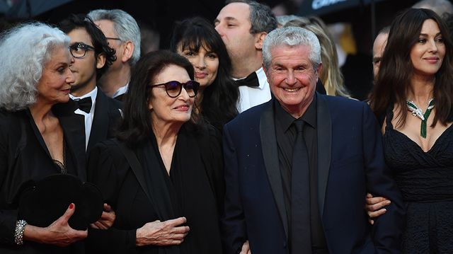 Claude Lelouch entouré d'Anouk Aimée et Monica Bellucci