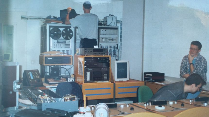 La régie de Radio France Champagne, en 1991