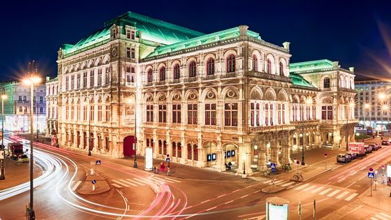 Opéra de Vienne by night ©Getty - Rusm