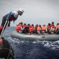 Photo prise lors d'un sauvetage effectué par l'association SOS Méditerranée.