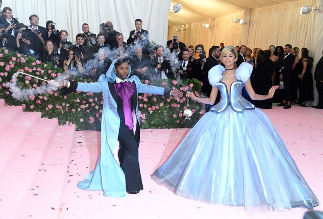 L'actrice et chanteuse Zendaya apparaît dans une robe de conte de fées