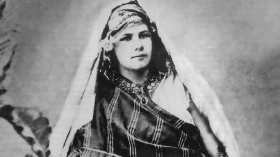 "L'écriture est mon seul véritable réconfort. La littérature me permet de donner libre cours à ma volonté." Isabelle Eberhardt ©Getty - Hulton archive