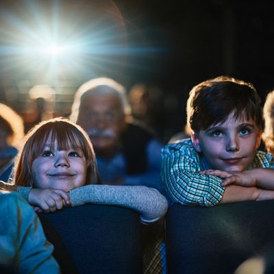Le cinéma, outil d'éducation et machine à rêves.