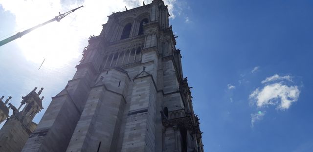 La tour Nord de Notre-Dame de Paris, un mois après l'incendie