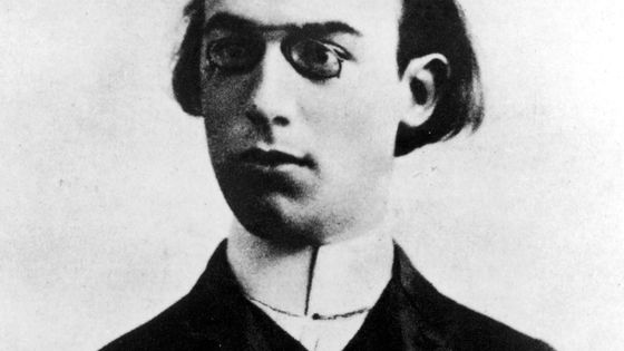 Prtrait sérieux d'Erik Satie (1900) ©Getty - The Life Picture Collection