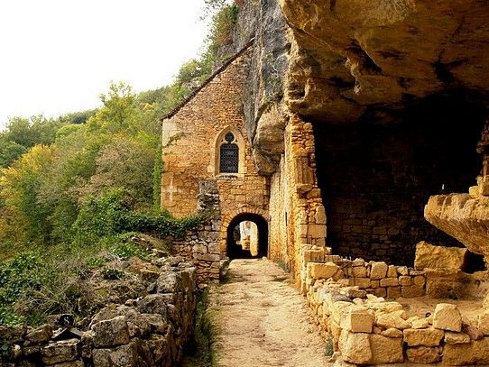 le village troglodytique de la Madeleine