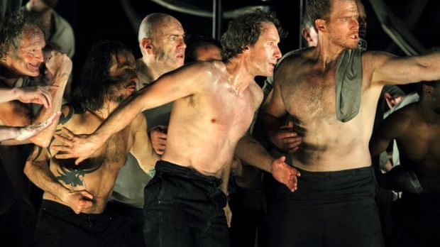 Jacques Imbrailo au centre (Billy Budd) avec Duncan Rock à droite (Donald)