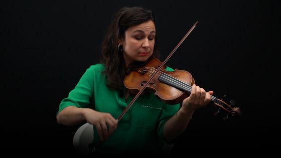 Sarah Nemtanu jouant de son violon ©Radio France - Pôle vidéo, France Musique