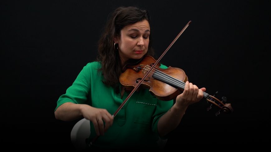 Sarah Nemtanu jouant de son violon