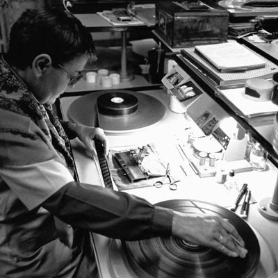 Restauration de négatifs en nitrate à la Cinémathèque Française, dans le palais de Chaillot à Paris, en France.