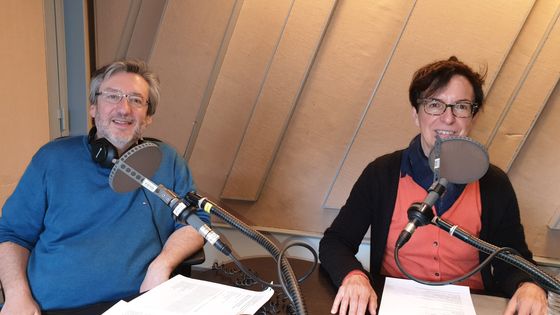 France Musique, studio 152... La compositrice Suzanne Giraud & Arnaud Merlin, producteur de l"émission ©Radio France - Philippe Petit / RF