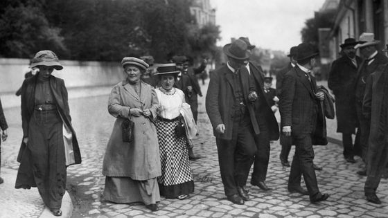 Rosa Luxemburg, en compagnie de Klara Zetkin, lors de la Convention du parti SPD à Magdeburg, en septembre 19101910 ©Getty - Ullstein bild