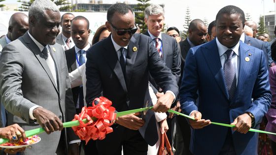 Le président du Rwanda, Paule Kagame, le président du Togo, Faure Gnassingbe, et le président de la commission de l'Union africiane, Moussa Faki Mahamat, à Addis Abeba, le 29 janvier 2018. ©AFP