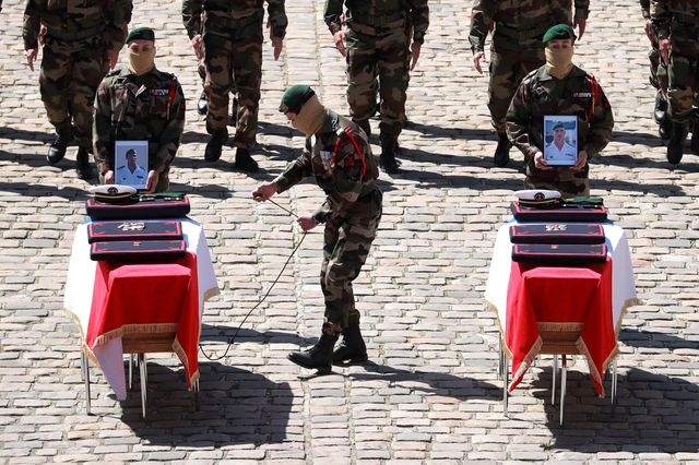 Cédric de Pierrepont et Alain Bertoncello salués par leurs frères d'armes