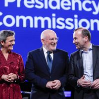 Margrethe Vestager, Frans Timmermans et Manfred Weber lors d'un débat sur leur vision de l'Europe.
