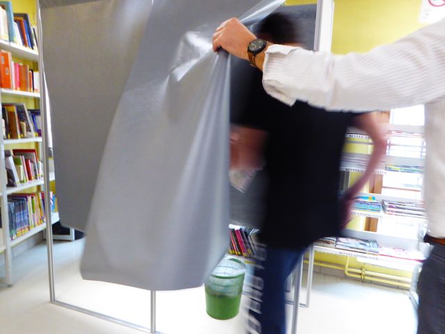 Les détenus de Besançon ont pu voter dans 2 isoloirs installés au fond de la bibliothèque