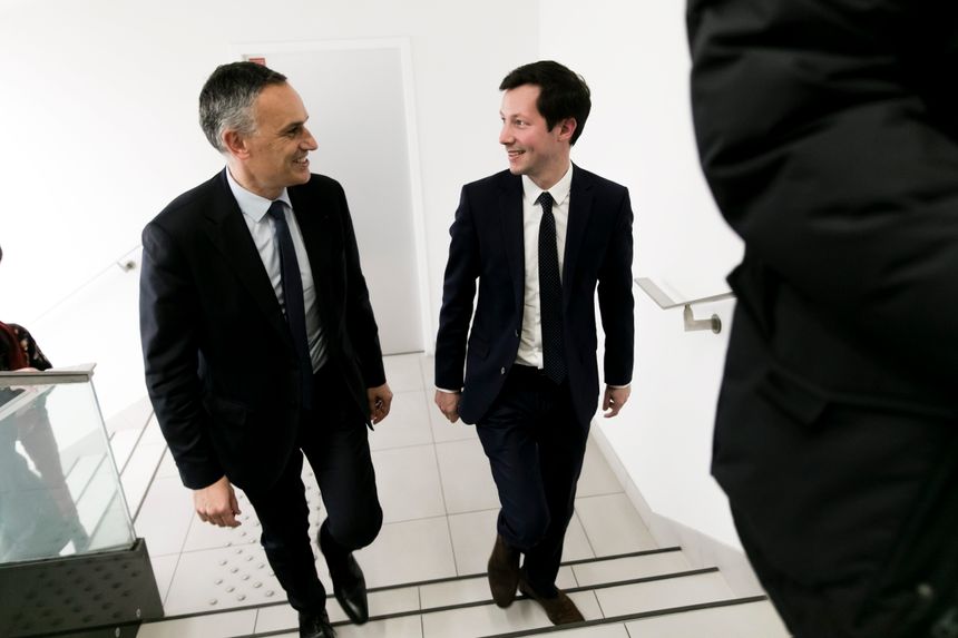 Arnaud Danjean (à gauche), troisième sur la liste LR aux côtés de la tête de liste François-Xavier Bellamy