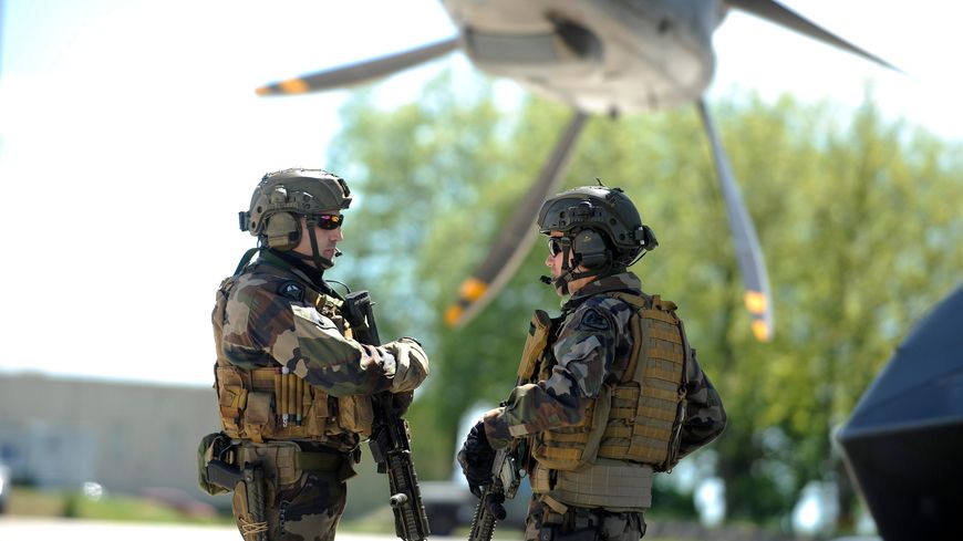 Les forces spéciales sont devenues un outil indispensable en matière de contre-terrorisme et de renseignement. Ici, une unité des Commandos Parachutistes de l’Air sur la base d'Orléans-Bricy.