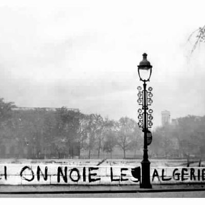 17 octobre 1961, les forces de police jettent à la Seine de nombreux Algériens, lors d’une manifestation pacifique organisée par le FLN