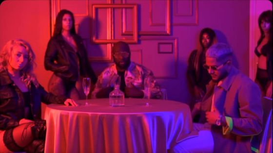 Barack Adama et Haristone dans "Sers-moi un verre" (Capture YouTube)