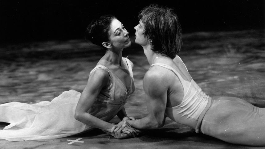 Margot Fonteyn et Rudolf Noureev en 1969, dansant 'Pelléas et Mélisande' sur la scène du Covent Garden de Londres.
